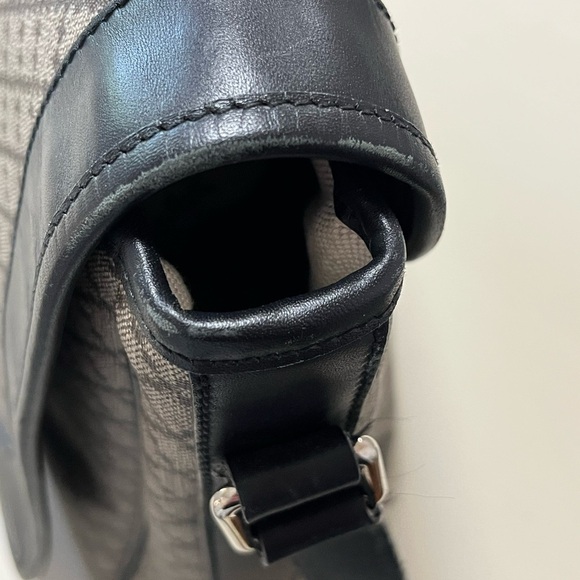 Authentic Gucci Messenger Bag - Picture 12 of 16